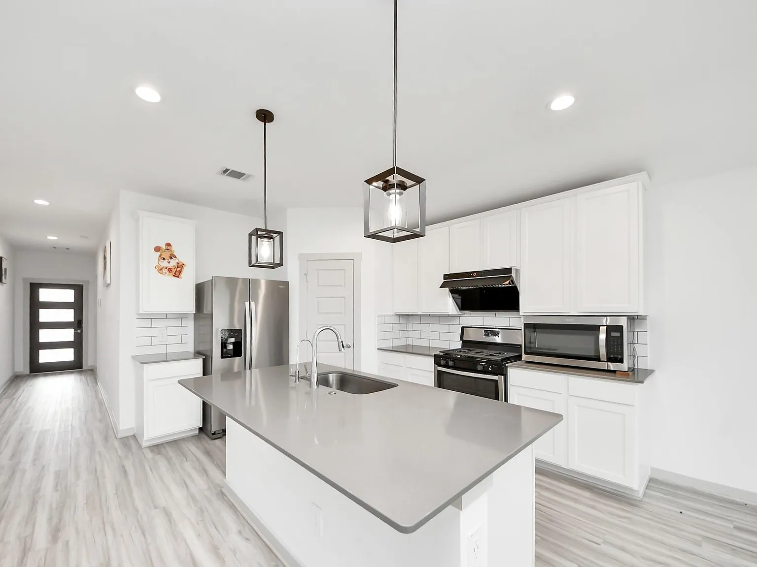 4 bed, 2.0 bath, 1749 sqft, $2,200 — Photo 4