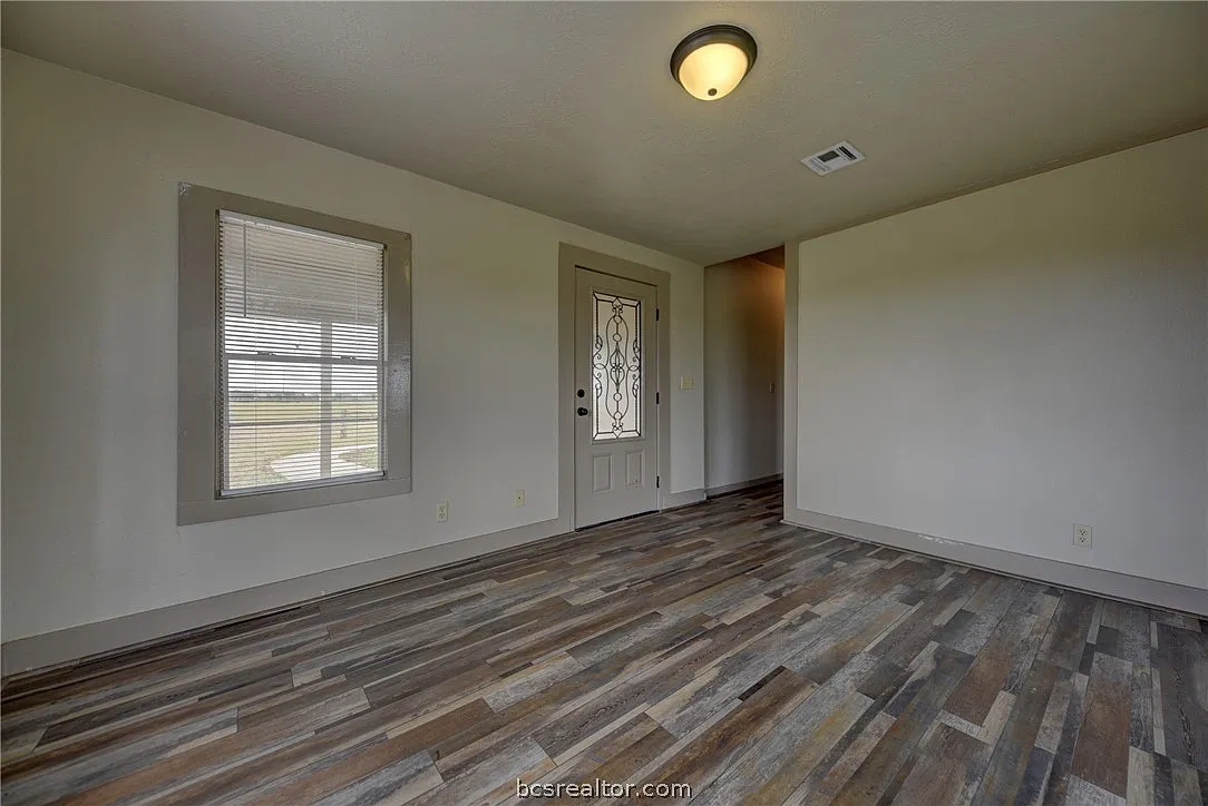 3 bed, 1232 sqft, $1,400 — Photo 1