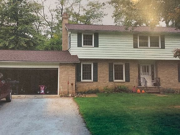 3rd image of 382 Hillsdale Cir
