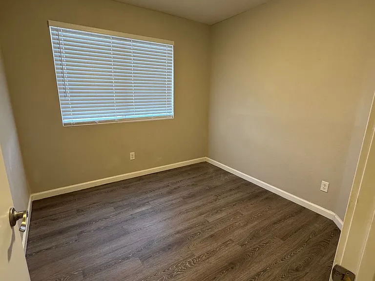 1107 W Piute Ave — Photo 14
