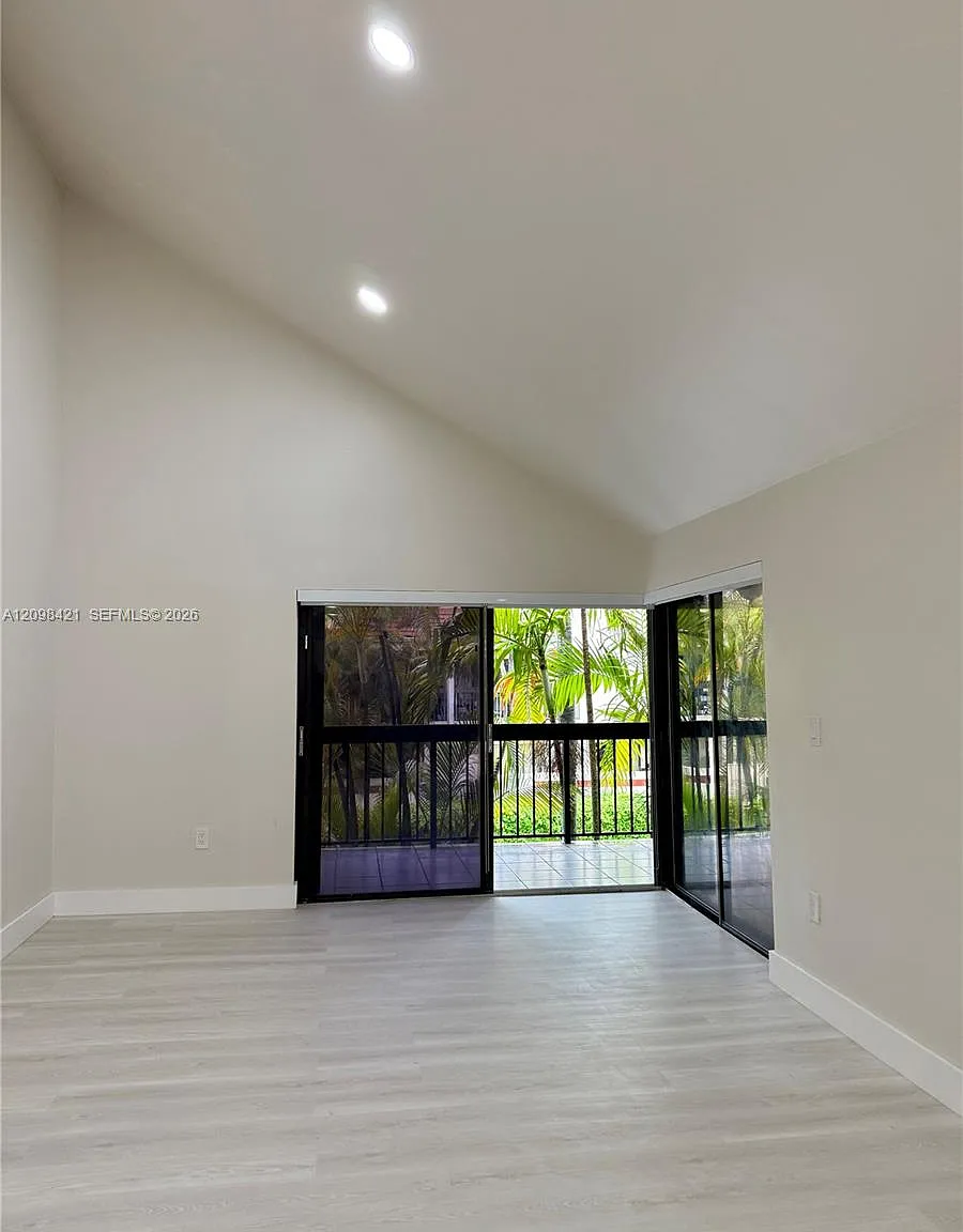 Elan At Calusa Condo Iv — Photo 4