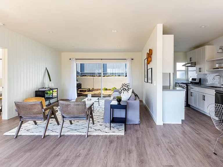 6453 Sycamore Meadows Dr — Photo 2