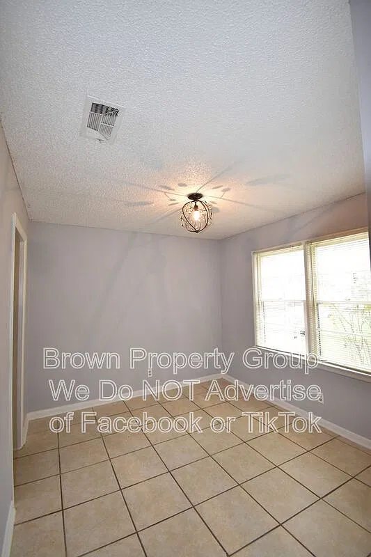 3 bed, 2.5 bath, 1462 sqft, $1,250 — Photo 2