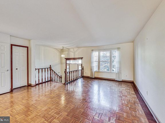 4th image of 8706 Delcris Dr