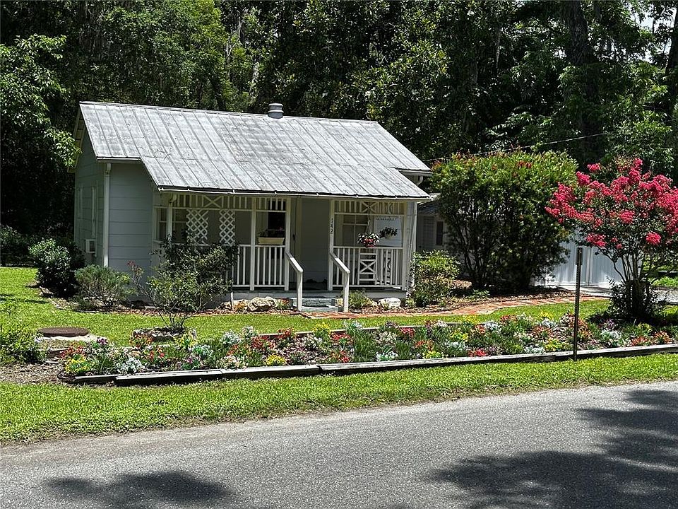 1st image of 142 NW 2nd Ave