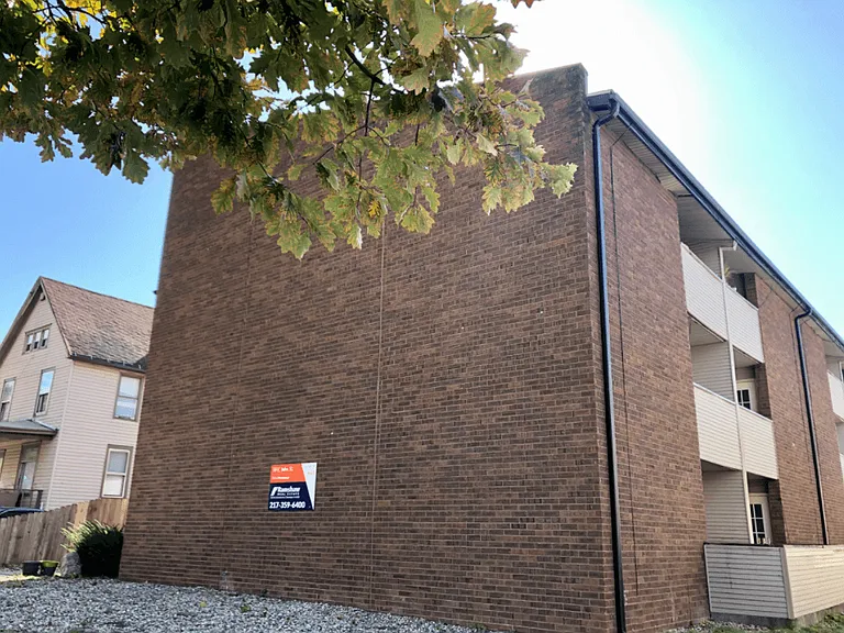 59 E John St — Photo 2