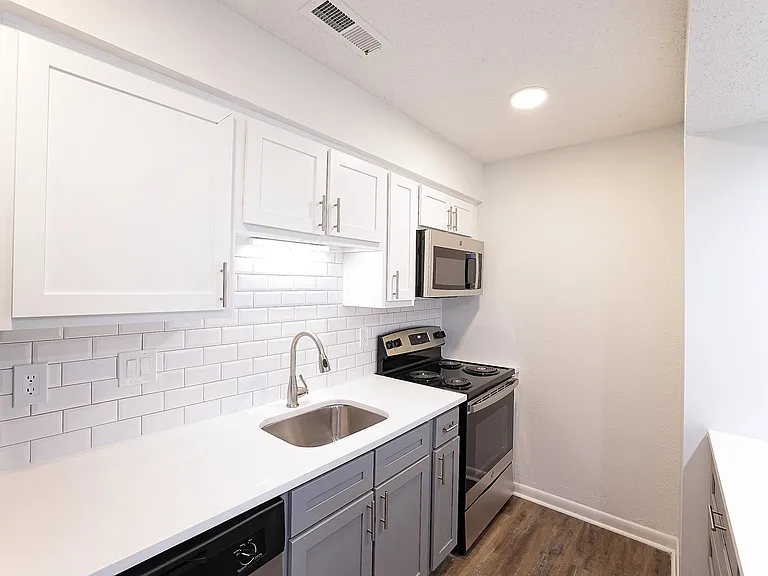 Windsor Apartments — Photo 16