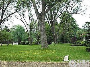 870 Gallaland Ave, Rochester Hills, MI 48307