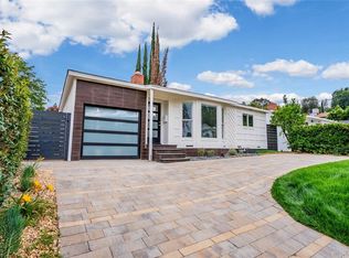 21412 Dumetz Rd, Woodland Hills, CA 91364