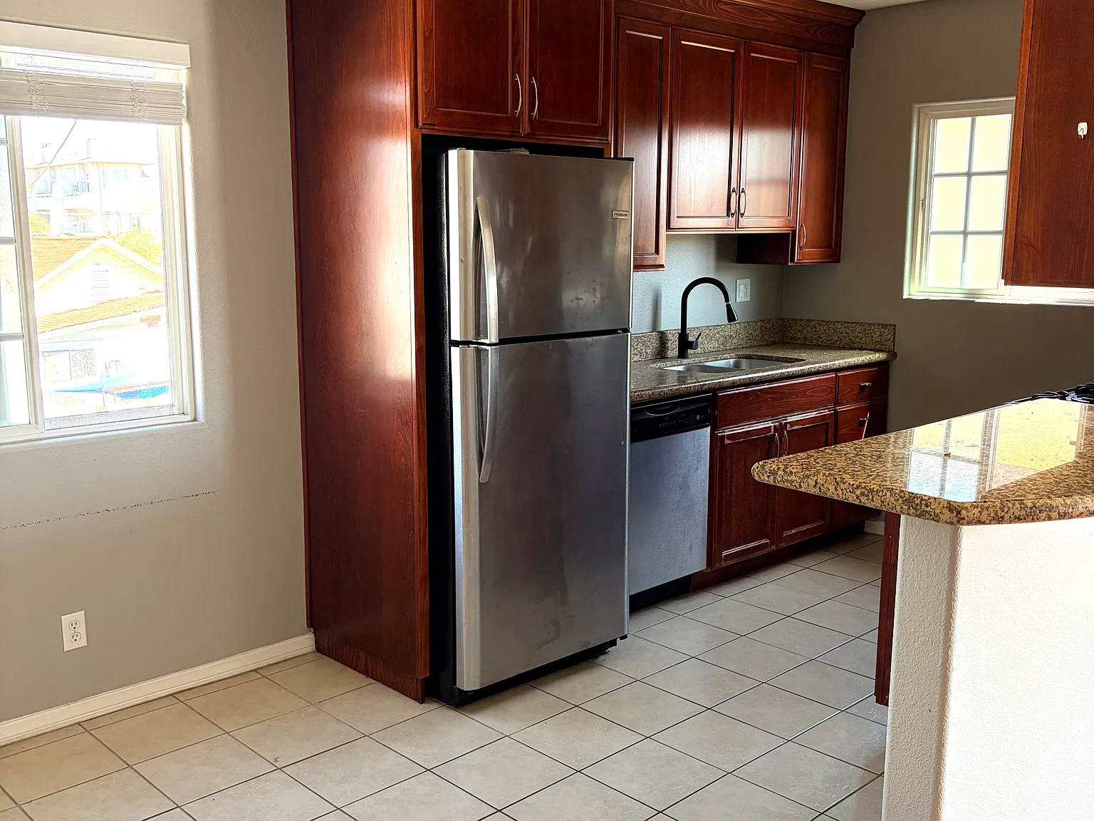 2 bed, 760 sqft, $2,600 — Photo 3