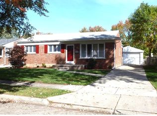 32537 Larkmoor St, Saint Clair Shores, MI 48082