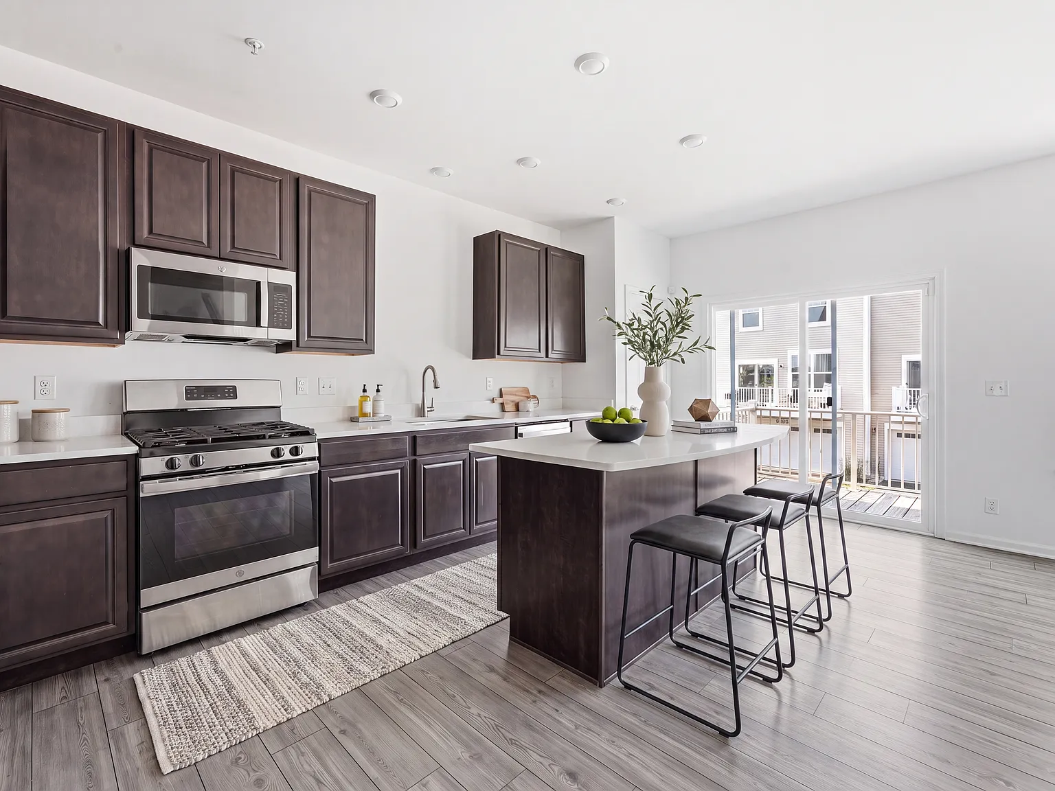 3 bed, 1764 sqft, $2,875 — Photo 2