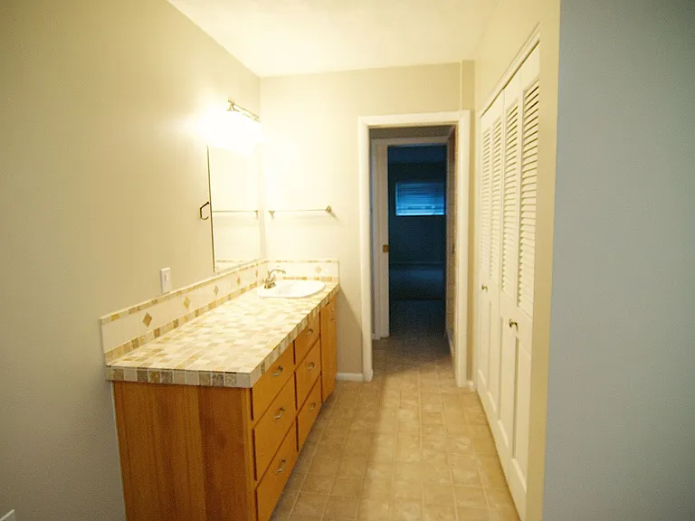 147 N 3900 E — Photo 11