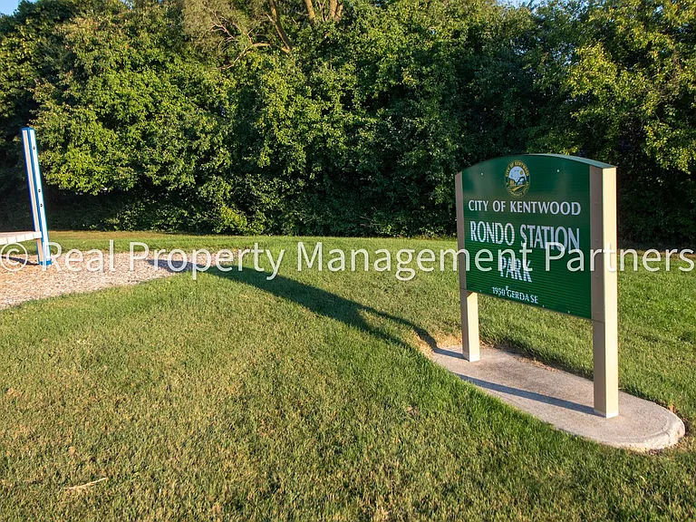 4745 Circle Shore Dr SE — Photo 13