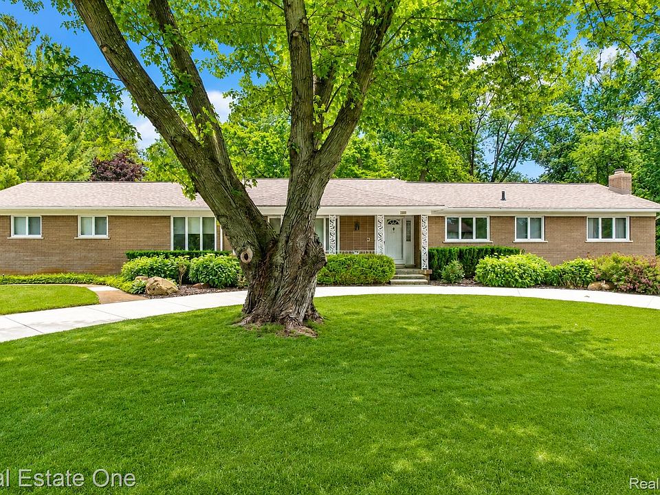 1st image of 28383 Greenmeadow Cir W