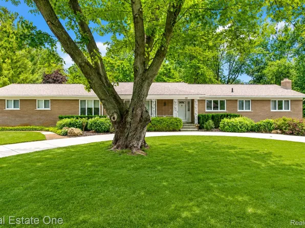 28383 Greenmeadow Cir W, Farmington Hills, MI 48334