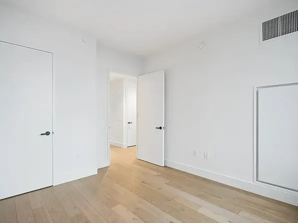 92-27 160th Street image 13 of 39