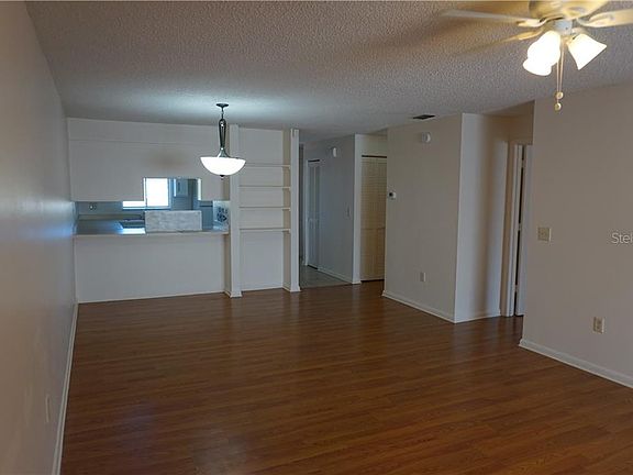 4th image of 208 Country Ln