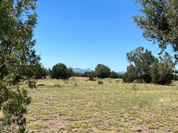 122 W Flying Wrench Rd, Ash Fork, AZ 86320
