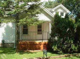 22317 Rosemary St, Saint Clair Shores, MI 48081