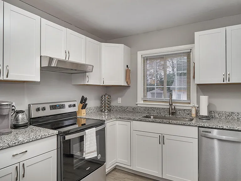137 Woods Rd — Photo 17