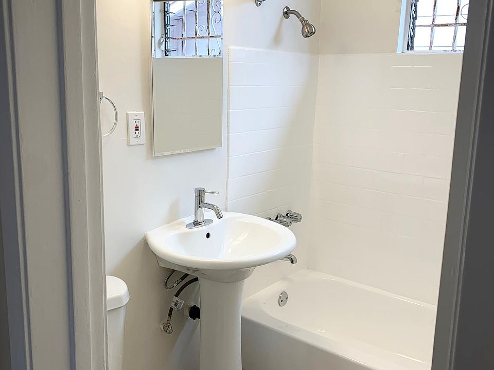 1st image of 613 Westminster Ave #16