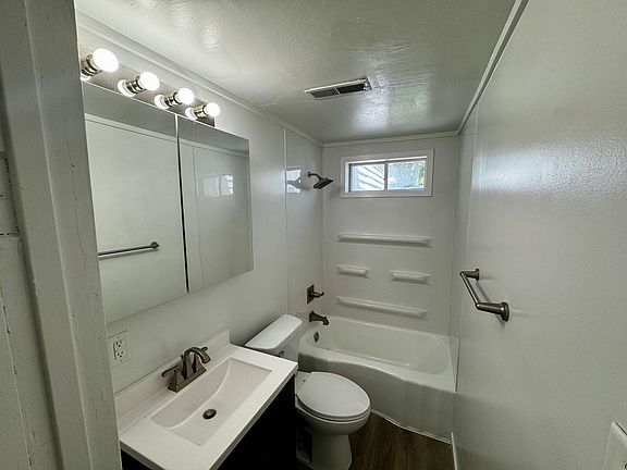 3rd image of 2318 45th St