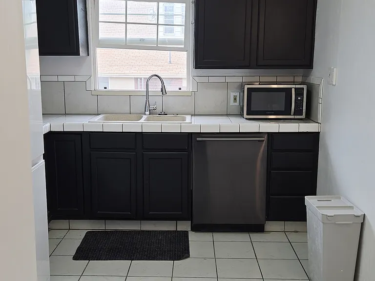 643 S Washington St — Photo 12