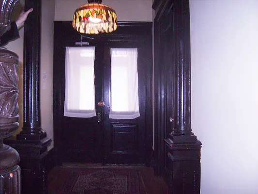 Rented by Perry Associates NYC Inc | media 11