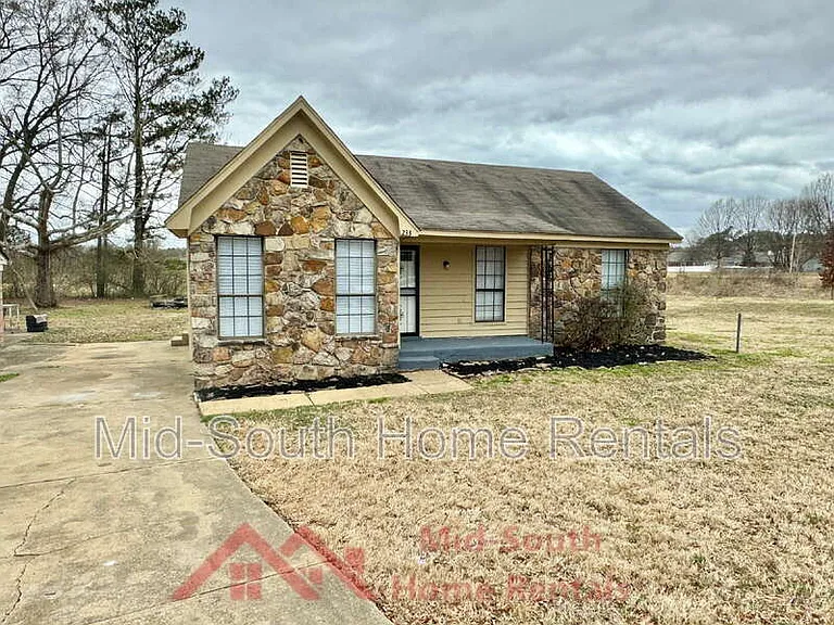233 Sycamore Rd — Photo 3