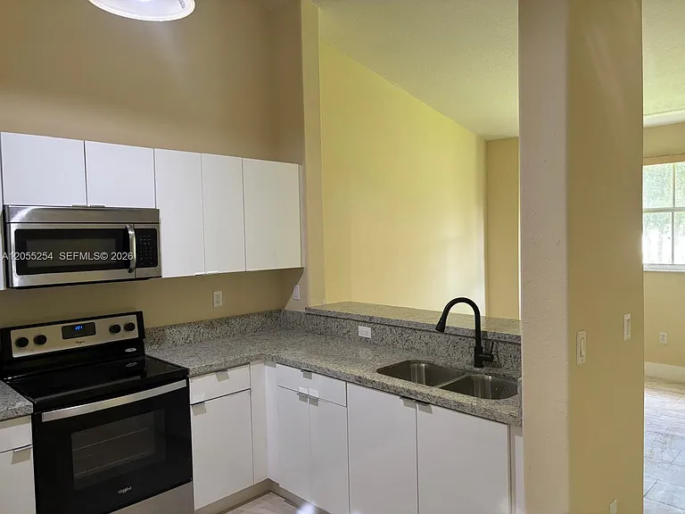 1568 SE 26th St #204 — Photo 18