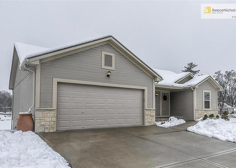 Better than new!  Immaculate exterior
