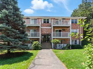 10 Karen Cir APT 2, Billerica, MA 01821