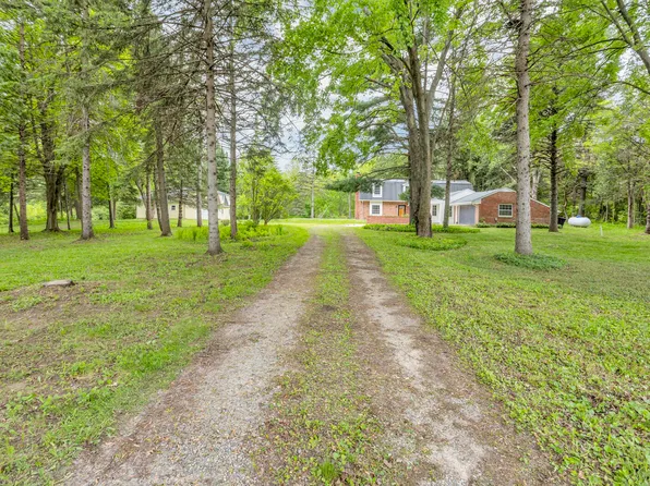 8925 Chubb Rd, Northville, MI 48168