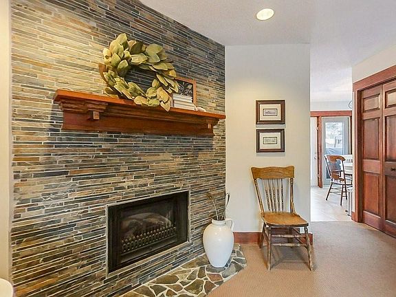 3rd image of 113 Nahanni Dr