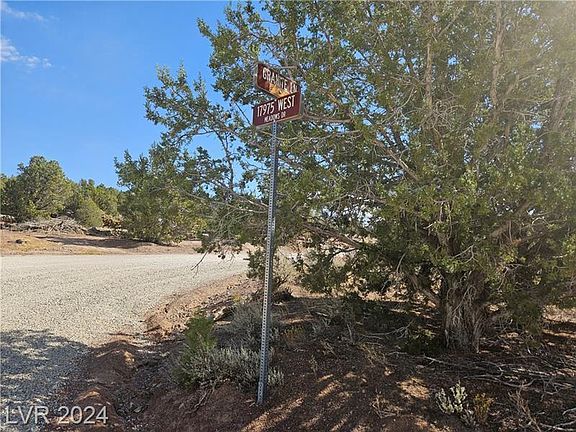 2nd image of 17964 W Granite Ln