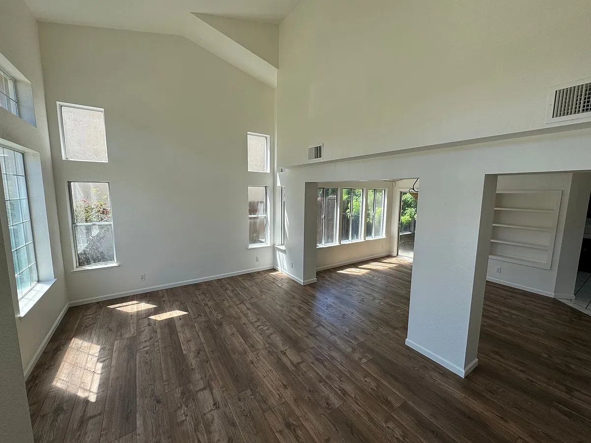 Building Photo - 8525 Crystal Ridge Way