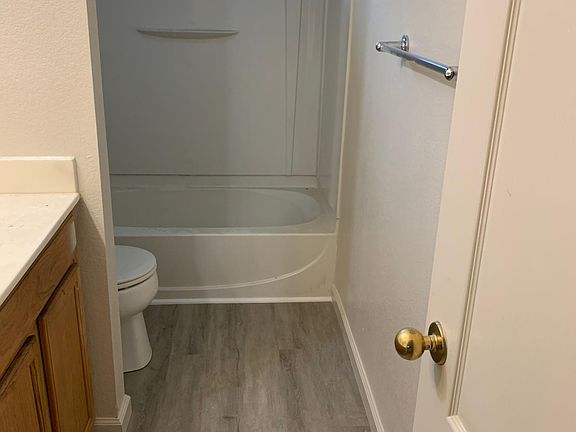 3rd image of 3285 English Oak Cir