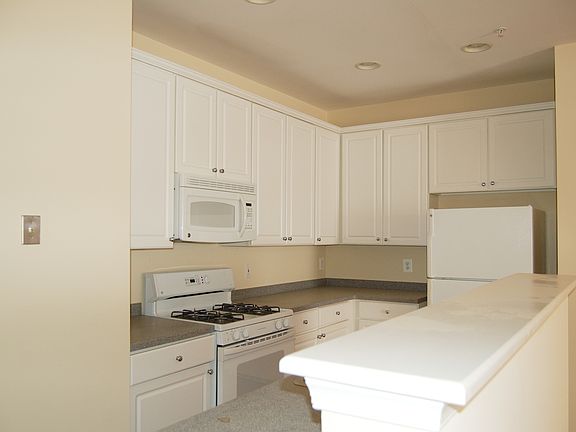 Open Kitchen w/ Gas Cooking