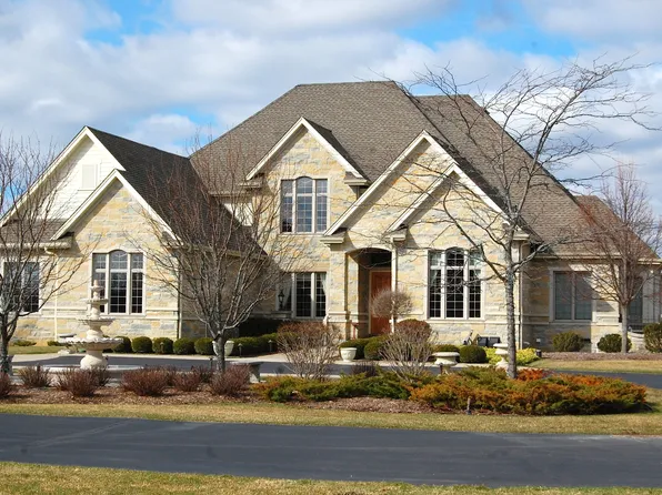 14035 N Pine Blf, Mequon, WI 53097