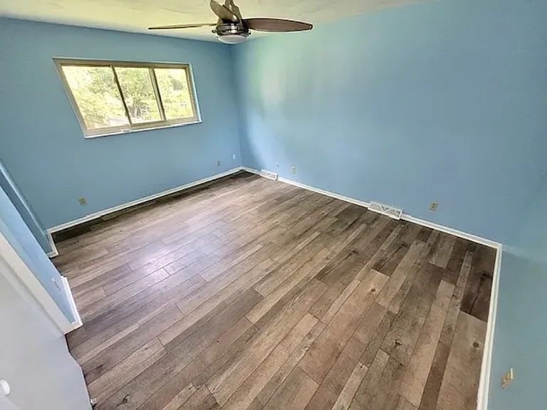 818 Eastchester Dr — Photo 13