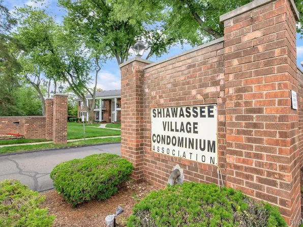 25304 Shiawassee Cir APT 106, Southfield, MI 48033