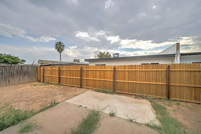 5736 N 68th Dr — Photo 17