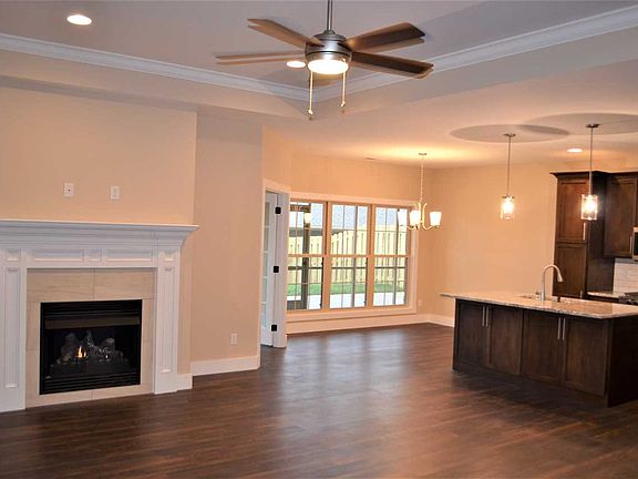 4th image of 7681 Claire Ct