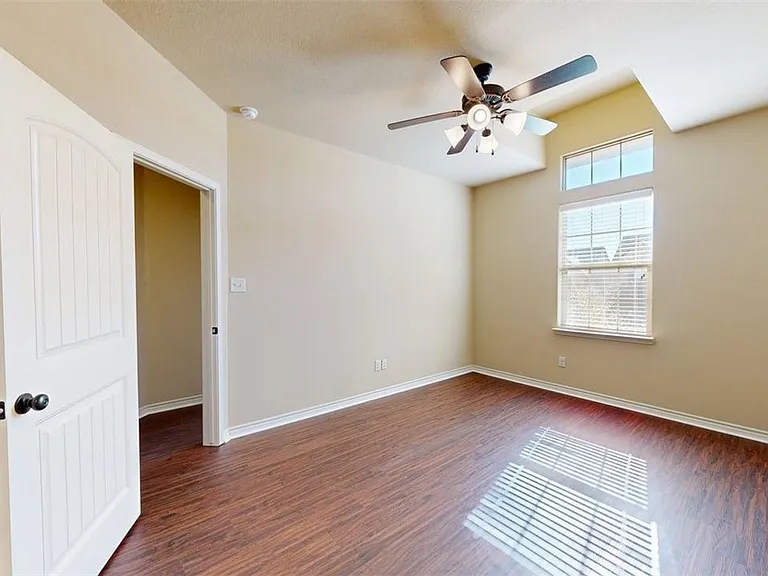 3009 Towers Pkwy — Photo 24
