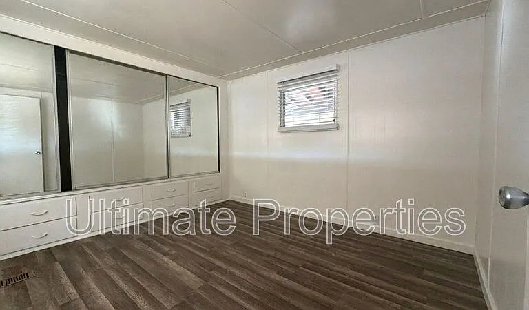 2077 E Charleston Ave — Photo 5