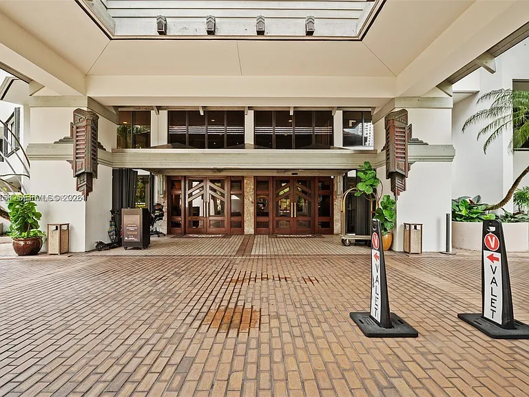 520 Brickell Key Dr #A1005 — Photo 3