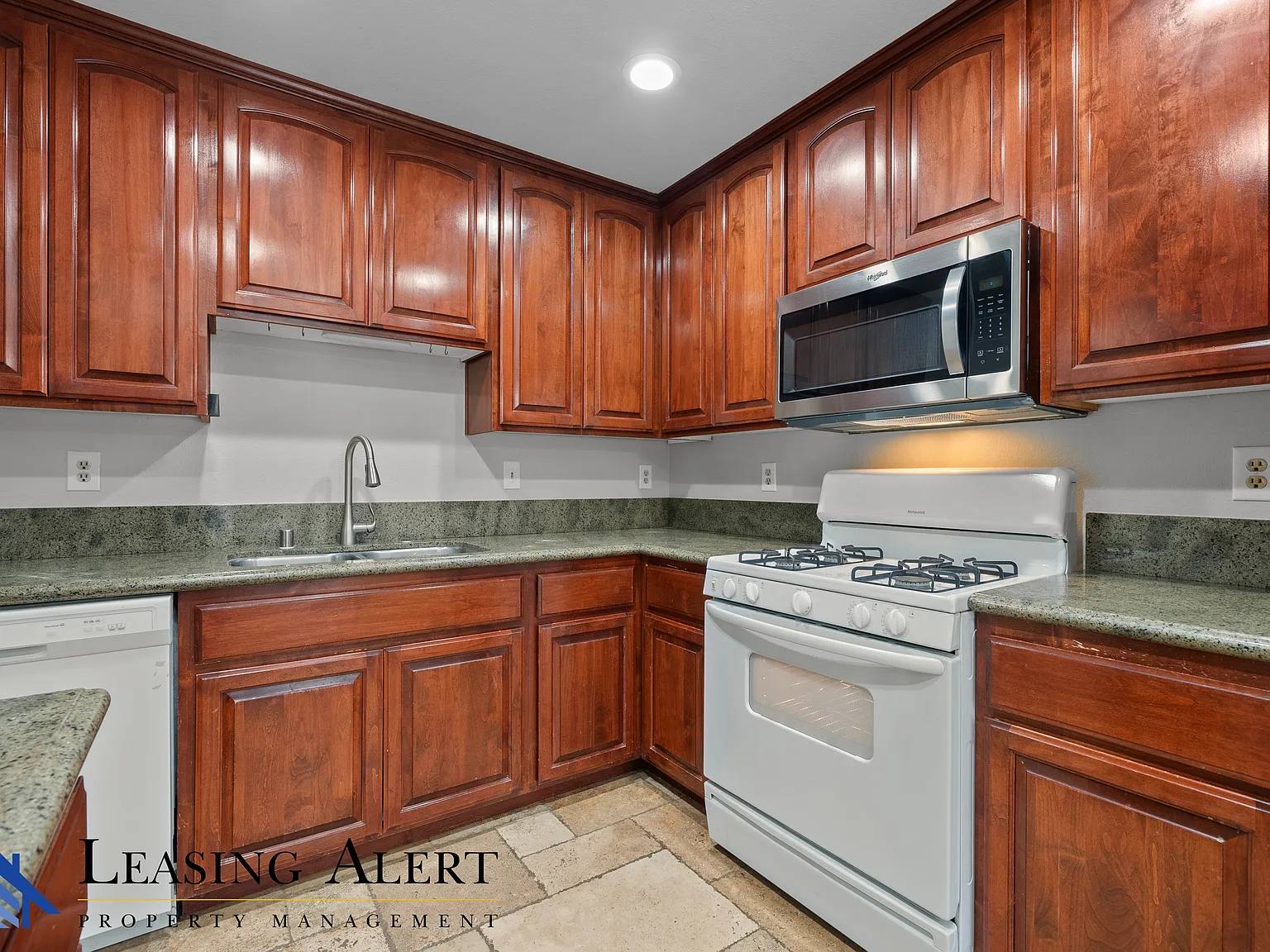 3 bed, 1128 sqft, $3,450 — Photo 4