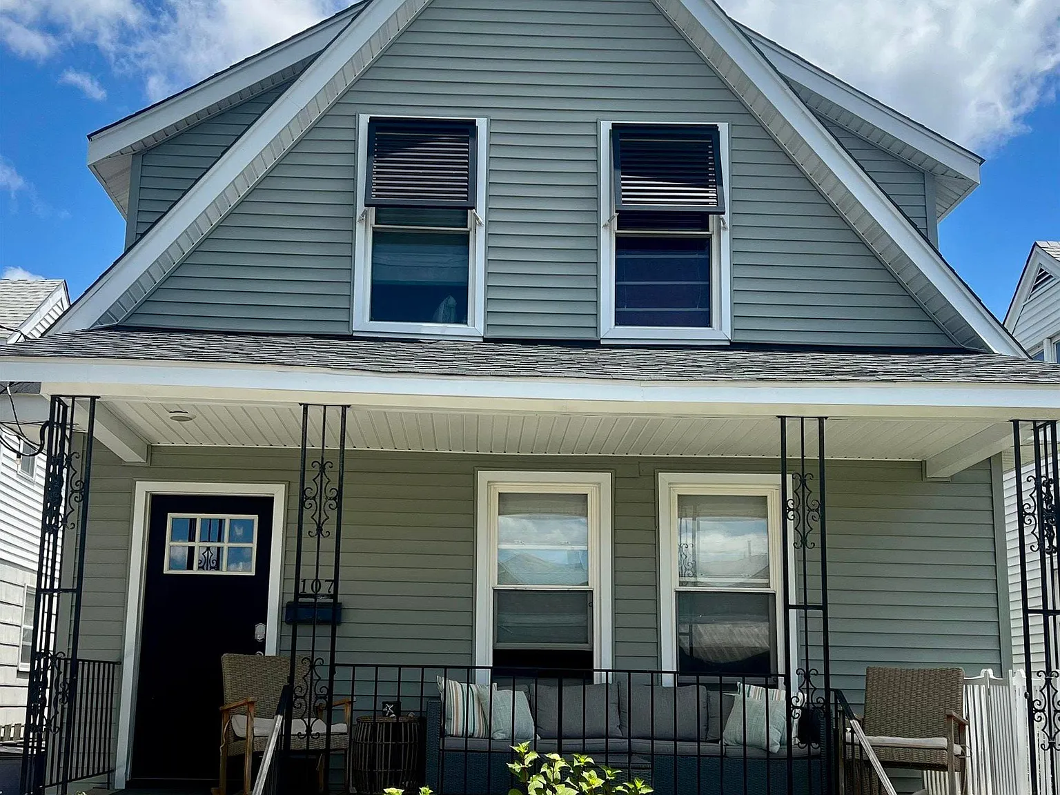 4 bed, 2.0 bath, $1,900 — Photo 1