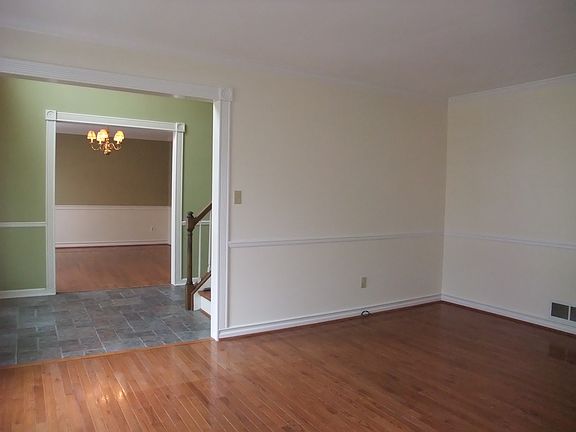 4th image of 213 Holly Cove Ln